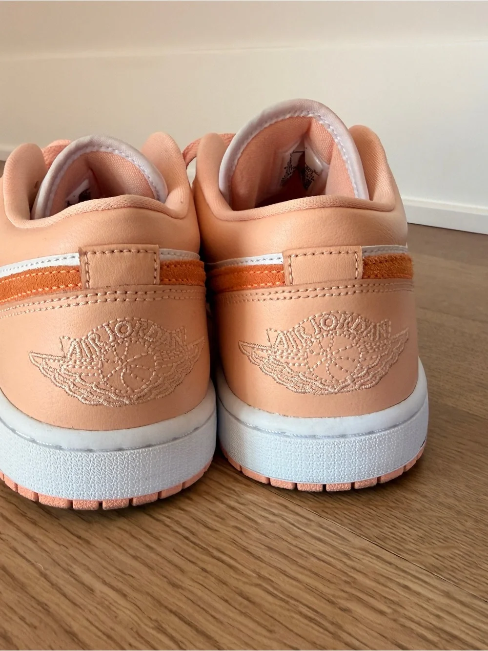 Nike Women’s Low-Top Sneakers - White & Peach
